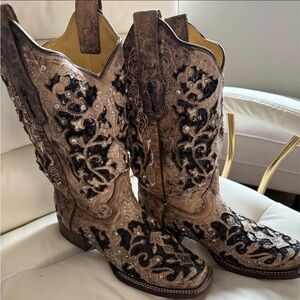 Corral Black and Cream Embroidered Heeled Boots